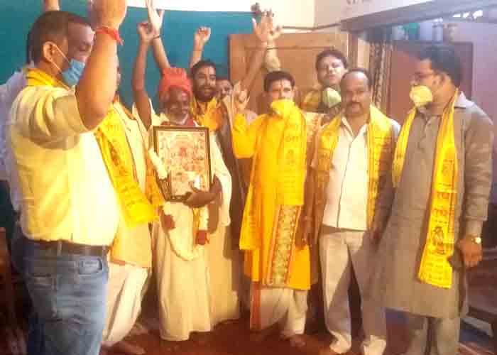 राम मंदिर आंदोलन के हीरो सुरेश बघेल को संतों ने सम्मानित किया