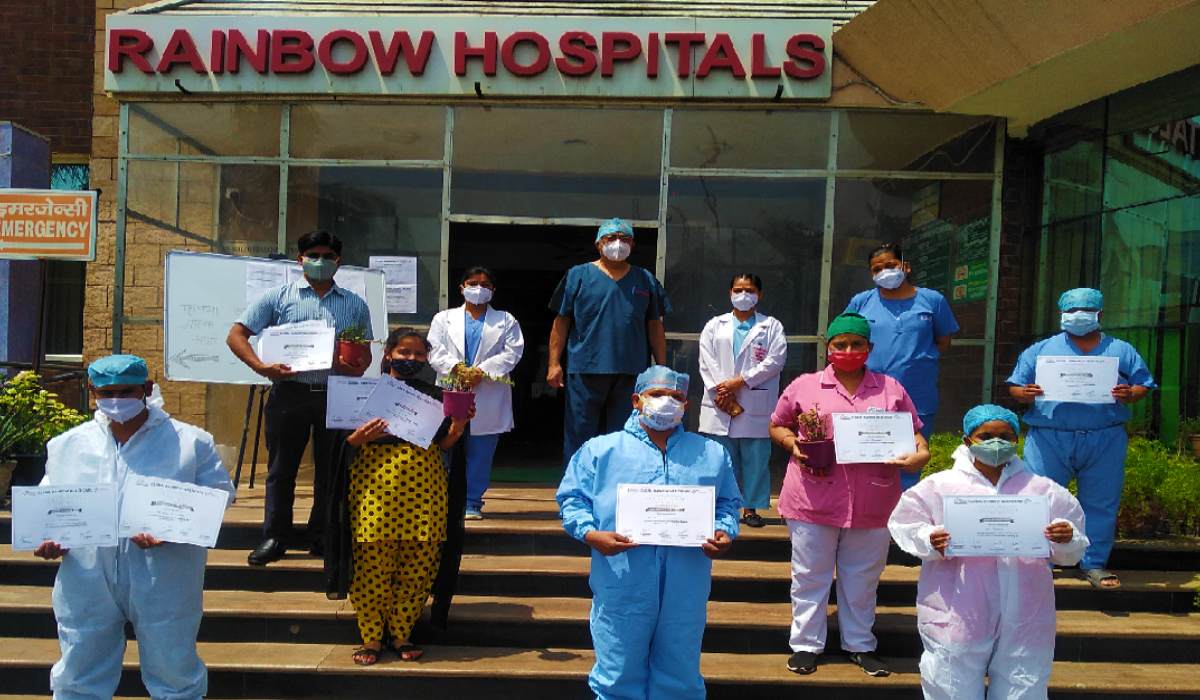 जान हथेली पर रख कोविड मरीजों की देखभाल कर रहीं नर्सेज, Rainbow hospital और Malhotra Nursing Home ने किया सम्मान