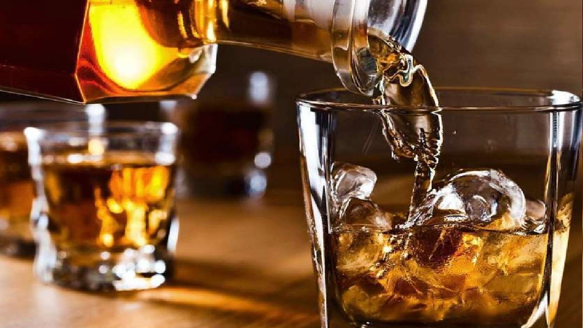 यूपी में शराब के शौकीनों के लिए सबसे बड़ी खबर, घर में बोतल रखने और बार बनाने के नए नियम
