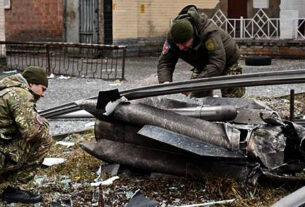 यूक्रेन ने कहा, रूस की बमबारी में 7 लोगों की मौत और 19 लापता