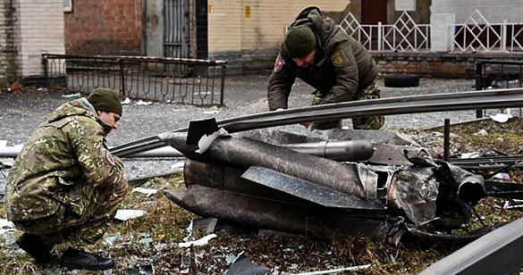 यूक्रेन ने कहा, रूस की बमबारी में 7 लोगों की मौत और 19 लापता