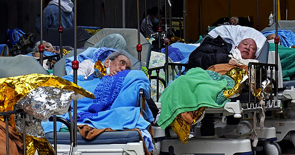 चीन के शंघाई में कोरोना के मरीजों से अस्‍पताल भरे, कई लोगों की मौत