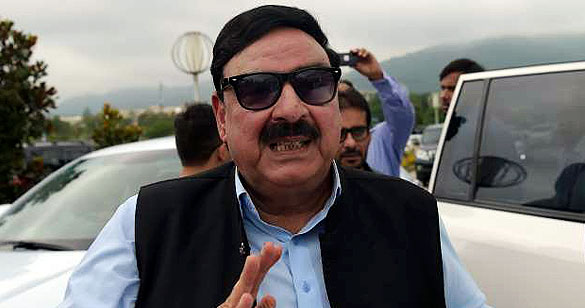 पाकिस्तान के गृह मंत्री का दावा, इस्‍तीफा दिया तो गिरफ्तार होंगे इमरान खान