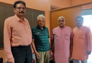 गोरखपुर में प्रो. यूपी सिंह से मिले राष्ट्रपीय शैक्षिक महासंघ के नेता
