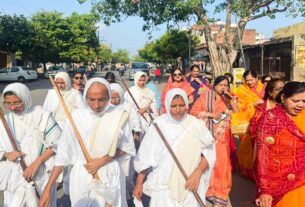 चातुर्मास के लिए जयपुर से पैदल आगरा आईं जैन साध्वियों ने सुनाईं चमत्कारिक कहानियां