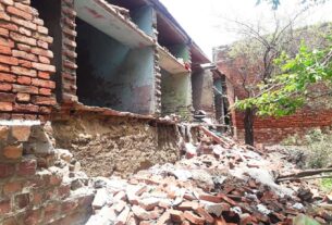 भयंकर तूफान के साथ आई बारिश में भरभरा कर गिरी आधा दर्जन दुकानें