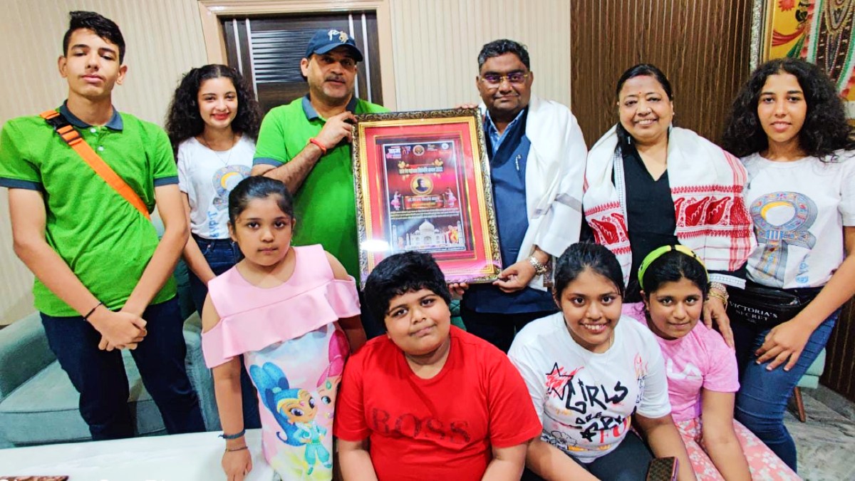 dr vijay kishor bansal family