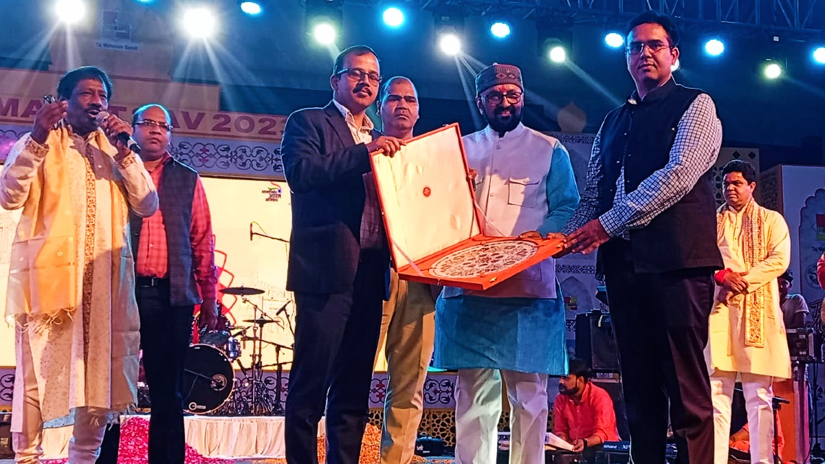 ताजमहल के साये में 31वें ताज महोत्सव का रंगारंग शुभारंभ, 300 शिल्पी आए, पढ़िए पूरी जानकारी