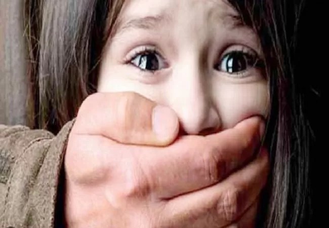 Heartbreaking Incident: अर्धनग्न अवस्था में घंटो मदद के लिए गिड़गिड़ाती रही मासूम, नहीं पसीजा किसी का दिल