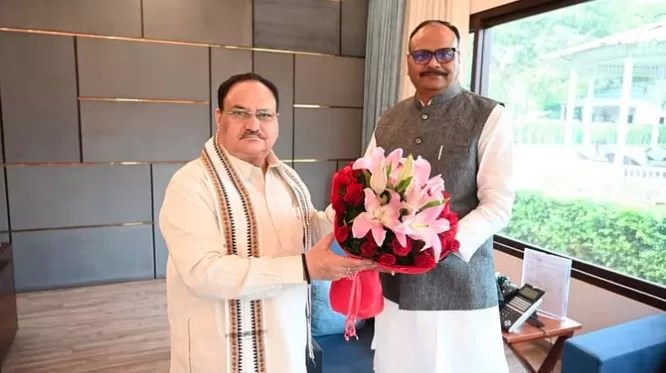 योगी मंत्रिमंडल विस्तार की अटकलों के बीच अब यूपी के डिप्टी सीएम बृजेश पाठक ने जेपी नड्डा से मिले