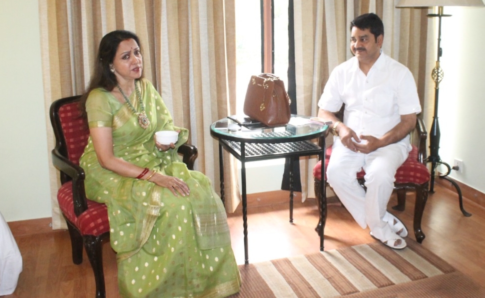 मथुरा पर बोझ सांसद और फिल्म अभिनेत्री हेमा मालिनी को वरिष्ठ पत्रकार कमलकांत उपमन्यु ने दिखाया आईना, पढ़िए द्रवित करने वाला खुला पत्र