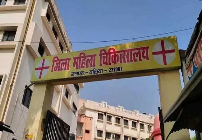 Shameful act : बलिया में युवक की शर्मनाक करतूत, महिला पर पेशाब करने का आरोप