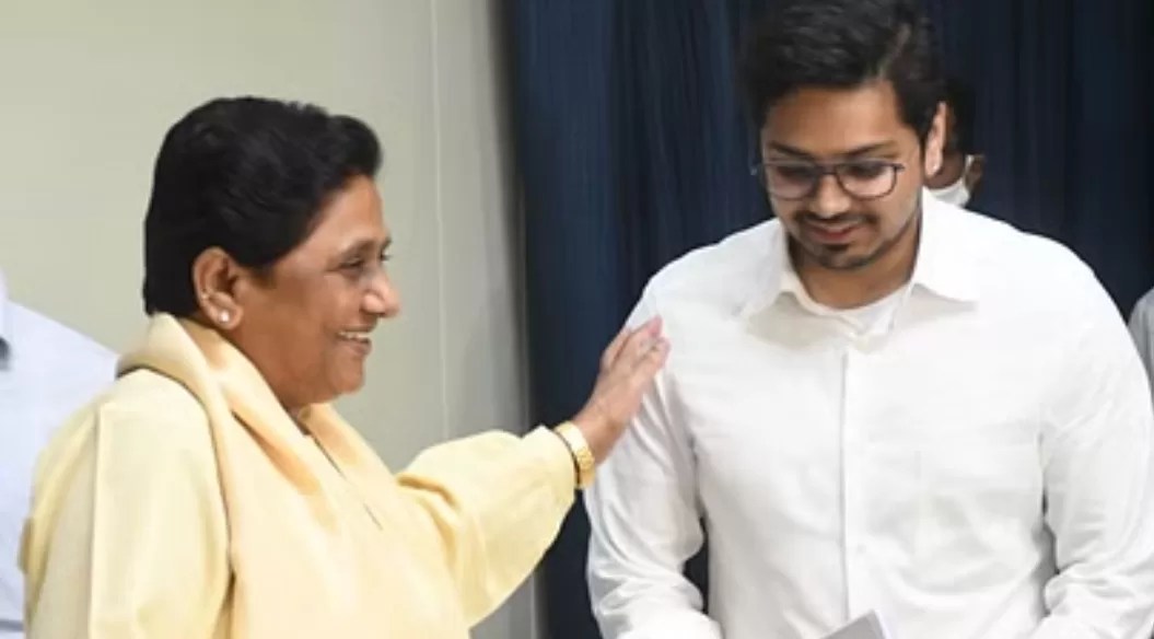 आकाश आनंद के बारे में जानिए, जिसको बसपा सुप्रीमो ने बनाया अपना उत्तराधिकारी
