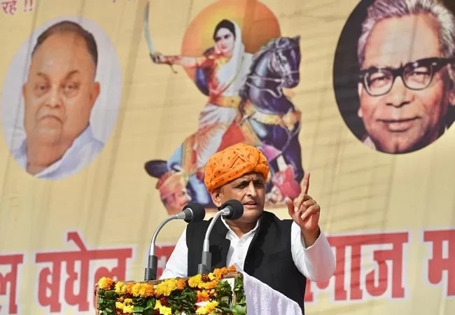 अखिलेश का बीजेपी पर बड़ा अटैक, बोले- बुंदेलखंड में मिसाइल, टैंक व बम बनाने का दिलाया था भरोसा, 10 साल में सुतली बम भी नहीं बना पाए