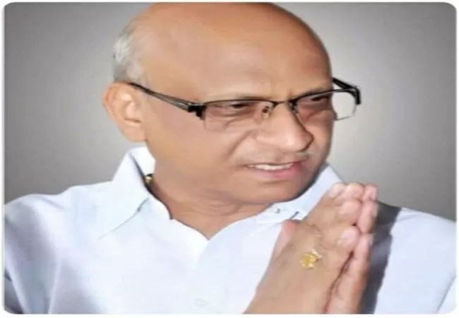 Breaking- यूपी के पूर्व शिक्षा मंत्री राकेश धर त्रिपाठी को MP-MLA कोर्ट ने 3 साल की सुनाई सजा, 10 लाख रुपये जुर्माना भी देना होगा