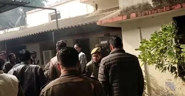 उन्नाव में एसपी कार्यालय के अंदर युवक ने खुद को लगाई आग, जमीनी विवाद से चल रहा था परेशान