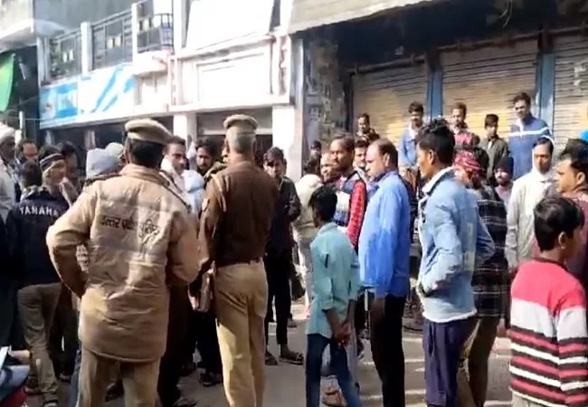 UP News: बाराबंकी में बदमाशों ने बर्तन व्यापारी को बंधक बनाकर की करोड़ों की डकैती