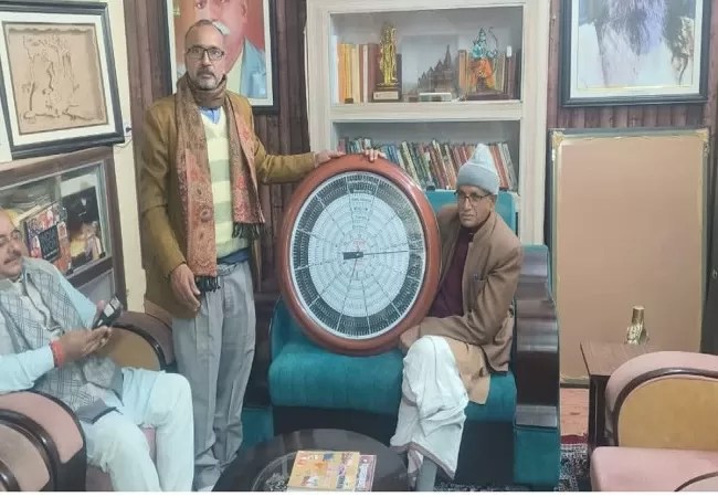 World Clock : रामलला के दरबार में लगेगी वर्ल्ड क्लॉक जो बताएगी 9 देशों का टाइम, लखनऊ के व्यापारी ने ट्रस्ट को सौंपा
