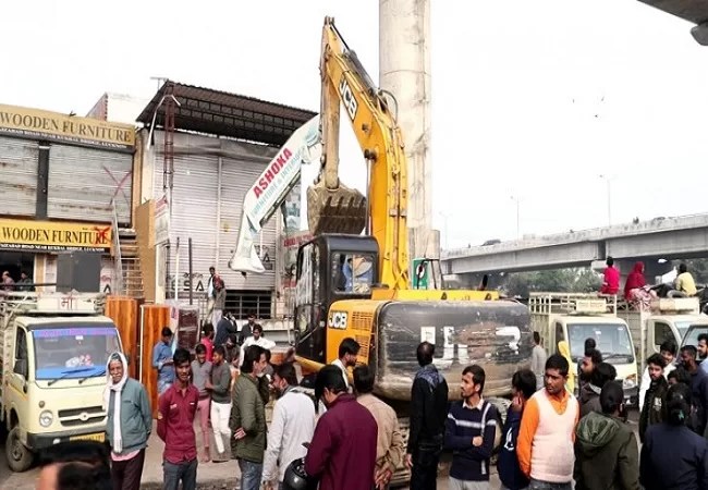 Lucknow News : अकबर नगर में ध्वस्तीकरण की कार्रवाई पर हाईकोर्ट ने लगाई रोक, अगली सुनवाई 22 जनवरी को