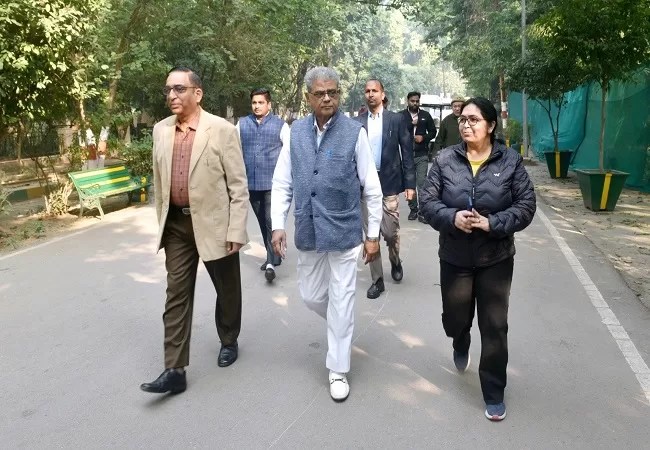 Lucknow News: जू में सफाईकर्मी की मौत के बाद वन मंत्री ने किया औचक निरीक्षण, दिए सुरक्षा बढ़ाने के निर्देश