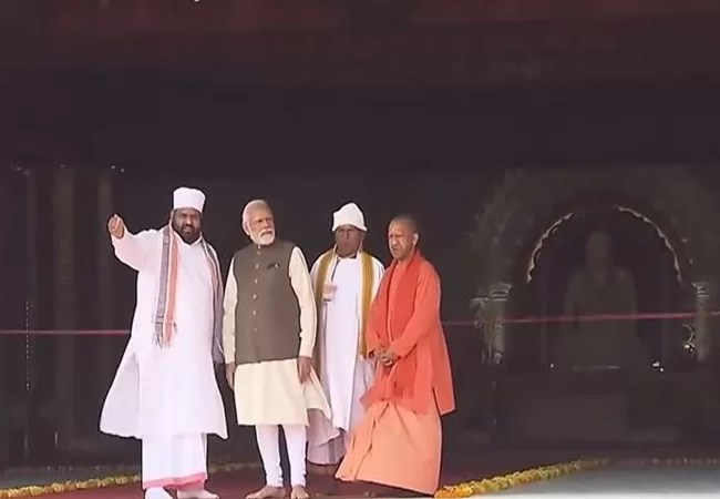 वाराणसी में PM मोदी ने स्वर्वेद महामंदिर का किया लोकार्पण, जानिए दुनिया के सबसे बड़े मेडिटेशन सेंटर की खासियत