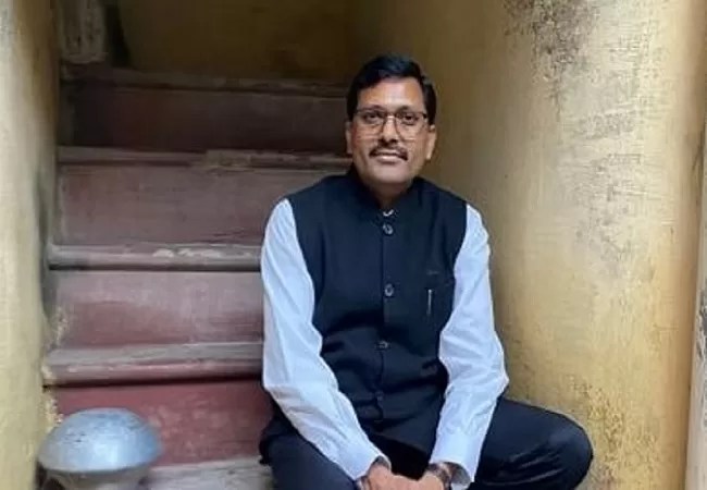 UP News : साइबर ठगों ने मुरादाबाद के कमिश्नर की फेसबुक आईडी हैककर करीबियों से मांग रहा पैसा, ऐसे हुआ खुलासा
