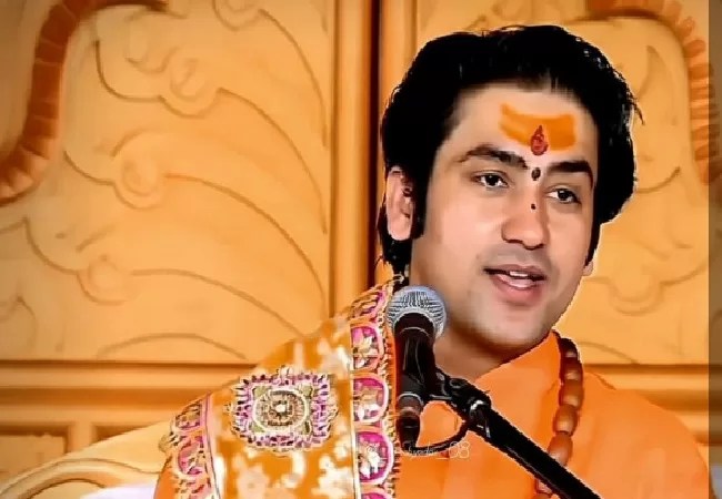 बागेश्वर धाम सरकार की कथा के दौरान भगदड़, भीड़ को काबू पाने के लिए लाठीचार्ज