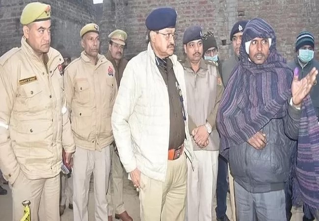 UP Owner Killing : बदायूं में पिता ने बेटी और उसके प्रेमी को फावड़े से काटकर थाने में किया सरेंडर, पुलिस ने शव पोस्टमार्टम के लिए भेजा