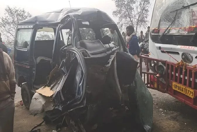 Budaun Road Accident : स्कूल वैन, कैंटर और रोडवेज बस की भिड़ंत, छात्र समेत तीन की मौत, छह बच्चे घायल