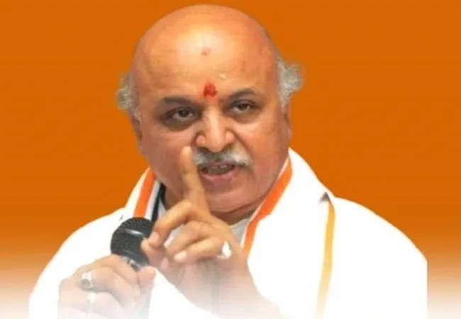 रामलला के दरबार में प्रवीण भाई तोगड़िया ने लगाई हाजिरी, दिया नया नारा ‘अयोध्या, मथुरा और विश्वनाथ तीनों लेंगे एक साथ’