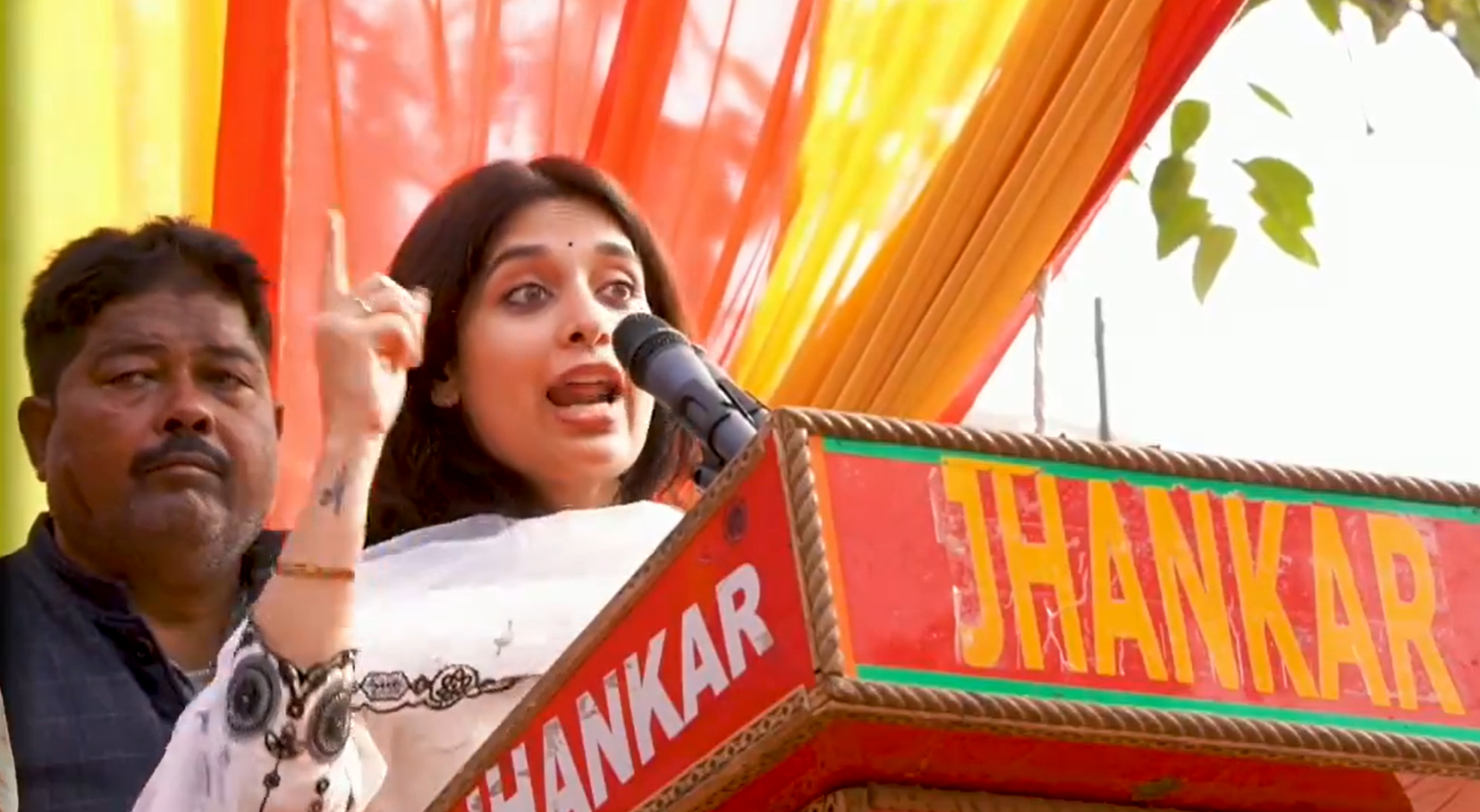 Video Viral : संजय सिंह की बेटी ने मोदी सरकार को दी खुली चुनौती, बोली- हर होता है तानाशाह डरपोक और कायर