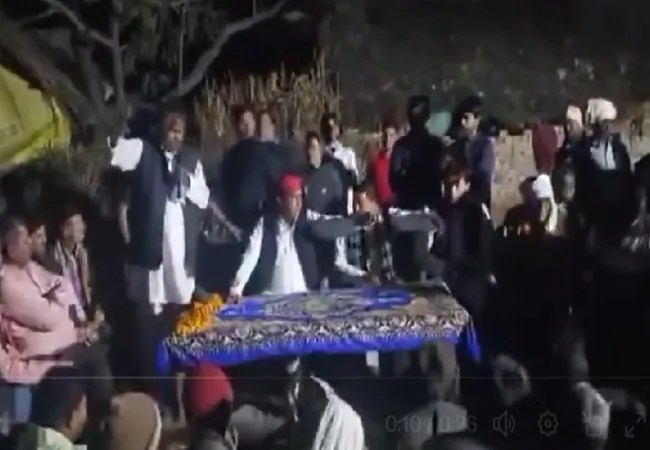 UP News: सपा प्रत्याशी की सभा में ‘जय श्रीराम’ का नारा लगाने वाले युवक को निकाला बाहर, योगी सरकार में मंत्री ने कहा-“प्रभु श्रीराम से इतनी नफरत क्यों”