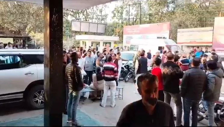 Lucknow Triple Murder : बेखौफ दबंगों ने दिनदहाड़े तीन लोगों को गोलियों से भूना,जमीन पैमाईश को लेकर था विवाद