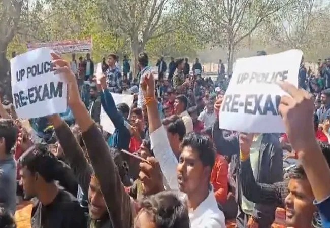 Lucknow News: यूपी पुलिस भर्ती पेपर लीक मामले में ईको गार्डन में अभ्यर्थियों का प्रदर्शन, पुन: परीक्षा कराने की मांग