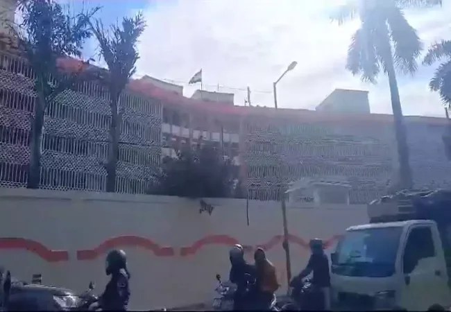 Breaking News : एनेक्सी के थर्ड फ्लोर पर लगी आग, फायर बिग्रेड की कई गाड़ियां मौके पर मौजूद