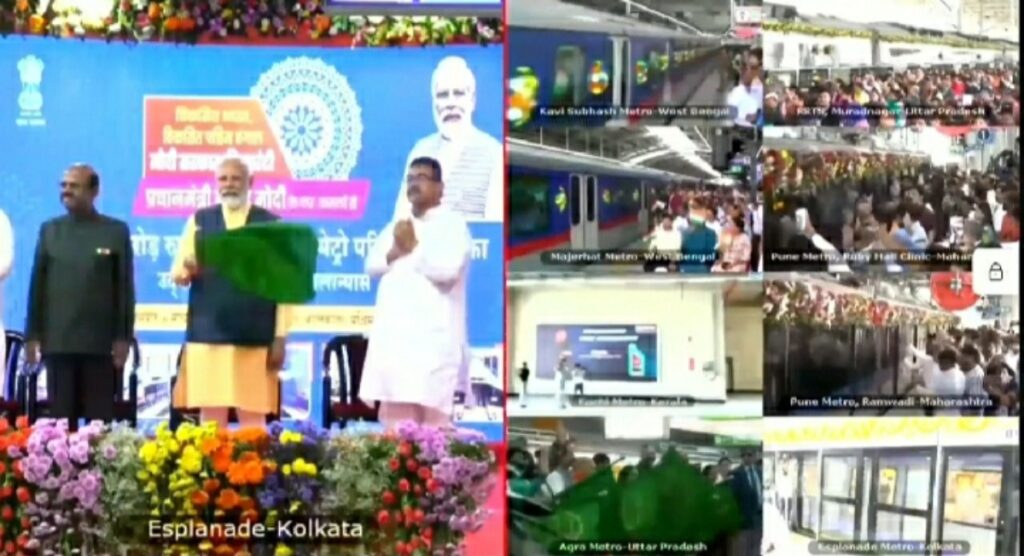 कोलकाता में प्रधानमंत्री नरेंद्र मोदी आगरा मेट्रो को हरी झंडी दिखा रहे हैं।