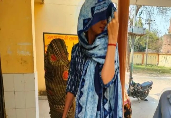 UP news: जब घूंघट में आम महिला मरीज बन कर पीएचसी पहुंची एसडीएम कृति राज