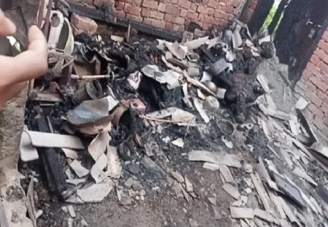 UP News : सुबह की चाय बनाते समय सिलेंडर ब्लास्ट, एक महिला, तीन बच्चों समेत चार की दर्दनाक मौत