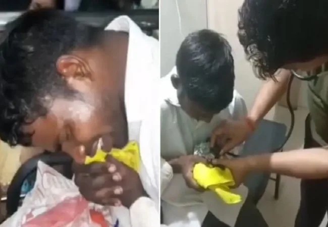 जब रोते बिलखते एंबुलेंस से लड्डू गोपाल को हॉस्पिटल लेकर पहुंचा व्यक्ति, हैरान रह गए लोग