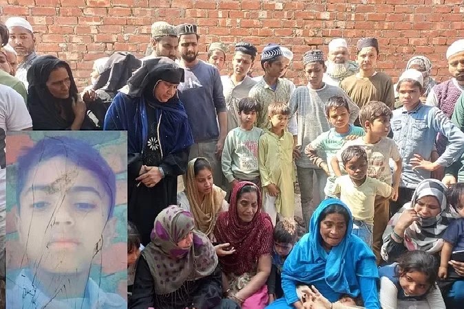 Sambhal News : कुत्तों के झुंड ने कक्षा तीन के छात्र की जान ली, खेलते समय किया हमला