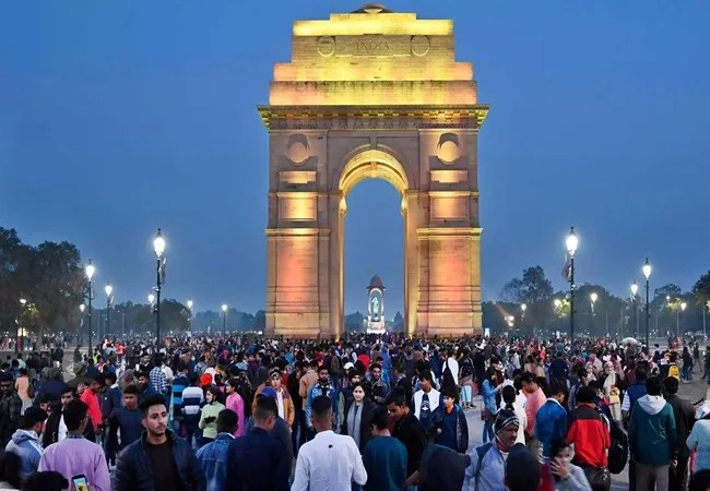 ‘हम 2 हमारे दो’ नारे का 2050 तक दिखेगा इफेक्ट, भारत में घटने लगेगी आबादी