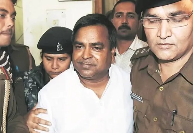 Gayatri Prajapati : रेत खनन मामले में ED का बड़ा एक्शन, यूपी के पूर्व मंत्री के 13 ठिकानों पर छापेमारी