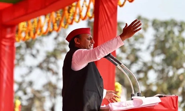 अखिलेश यादव का भाजपा सरकार पर निशाना, बोले-ये सरकार किसानों की नहीं बल्कि बड़े-बड़े उद्योगपतियों की है