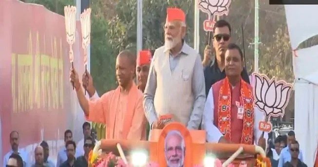 PM Modi Ghaziabad Road Show: पीएम मोदी का गाजियाबाद में रोड शो, सीएम योगी भी मौजूद