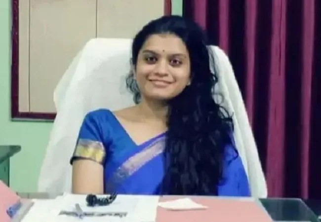 महिला आईएएस ऑफिसर का मोबाइल हैक करके हैकरों ने दोस्तों, रिश्तेदारों से मांगे पैसे