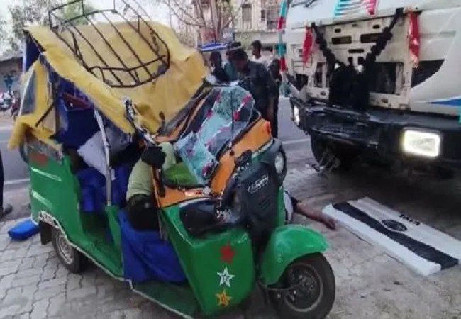 Big Accident: चित्रकूट में तेज रफ्तार डंपर ने सवारियों से भरी ऑटो में मारी टक्कर, पांच की मौत, तीन घायल