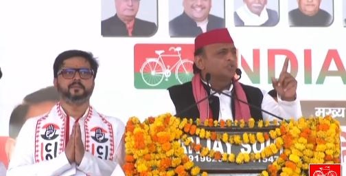 डबल इंजन वालों ने बड़ी-बड़ी होर्डिंग लगाई हैं उनमें से लखनऊ वाला इंजन गायब है, बाराबंकी में बोले अखिलेश यादव