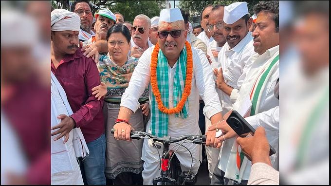 Lok Sabha Election : नामांकन से पहले दहाड़े अजय राय, बोले-मैं काशी का बेटा हूं और मुझे पूरा विश्वास है कि काशी वालों का मिलेगा आशीर्वाद