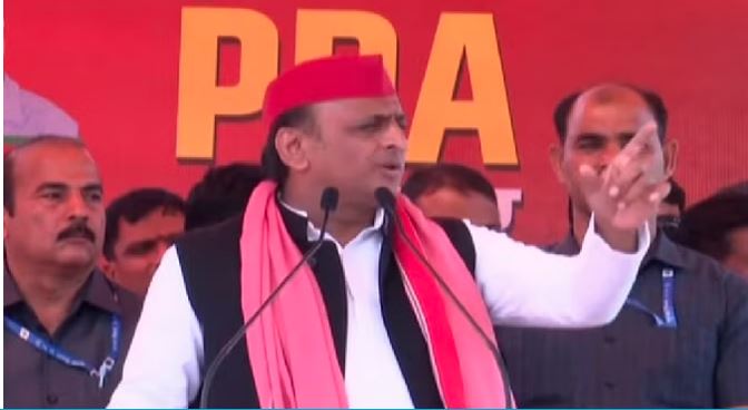 भाजपा के लोग न केवल संविधान और बल्कि वैक्सीन लगवाकर हमारी आपकी जान आफत बन गए हैं: अखिलेश यादव