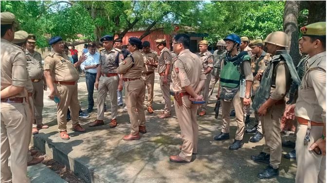 Bareilly News : शिव मंदिर में तोड़फोड़ कर माहौल बिगाड़ने की कोशिश, हिंदू संगठनों में आक्रोश, किया हंगामा